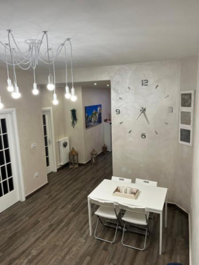 Home Chiara
